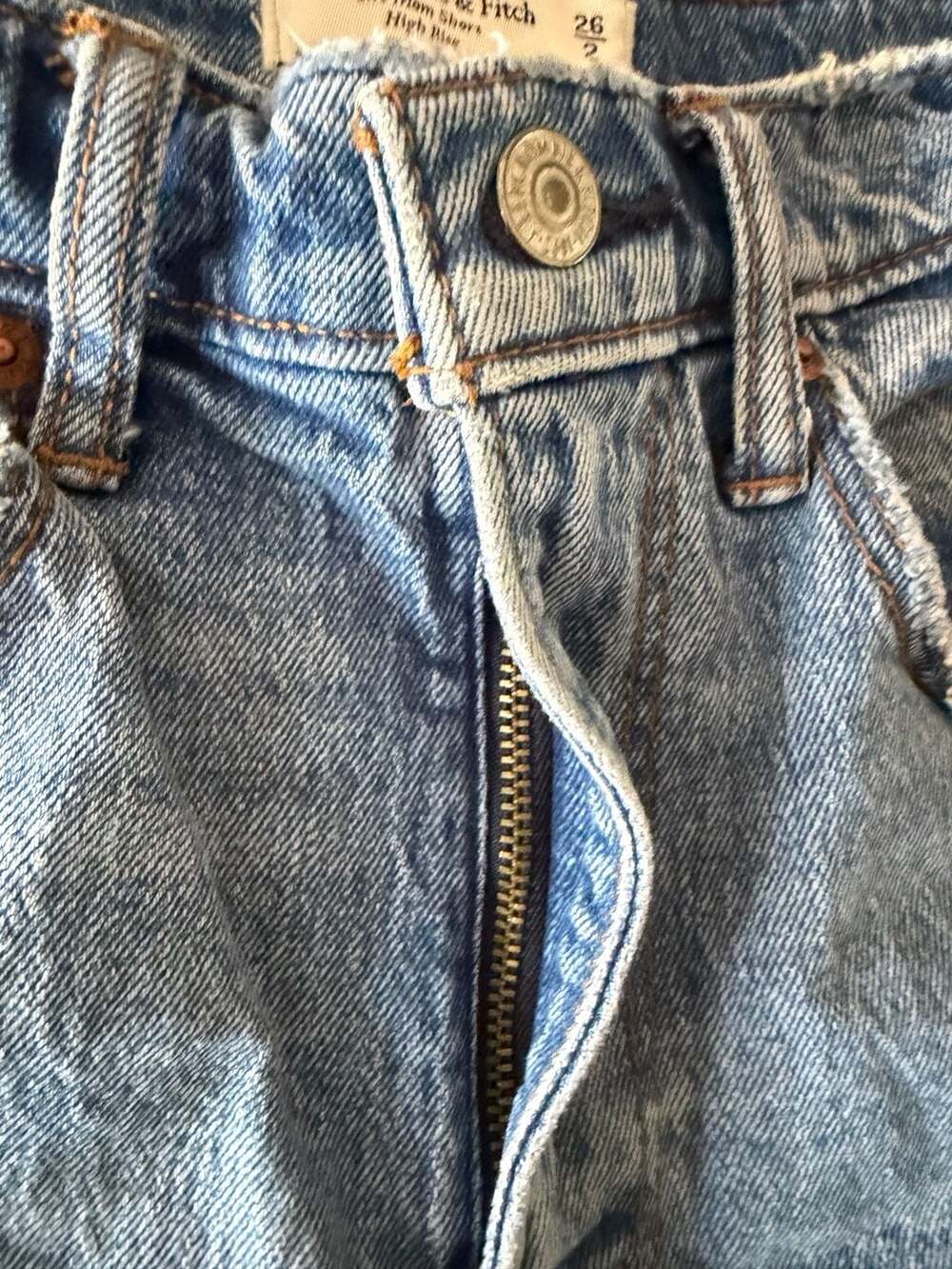Abercrombie & Fitch - Picture 4 of 5